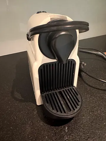 Compact (nespresso) capsule coffee machine - used, good condition