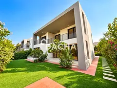 Corner Unit | Vacant | Landscaped Garden