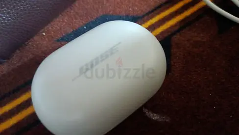 Bose wireless earbuds charging case (white) - good condition