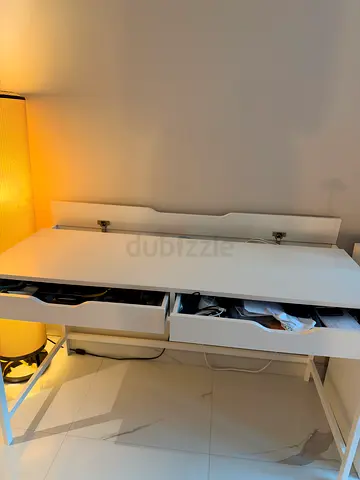 Desk - Exellent