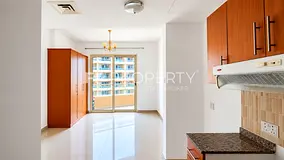 Studio with parking l Rented l Mid floor| Good ROI