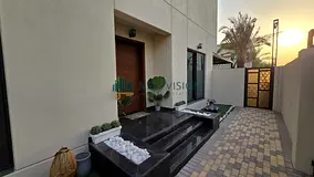 4 BR Villa with Private Garden and Study