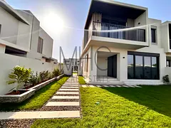 Corner Unit | Landscaped Garden | Single Row Townhouse