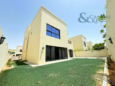 4 BEDROOM VILLA | HUGE PLOT | READY GARDEN