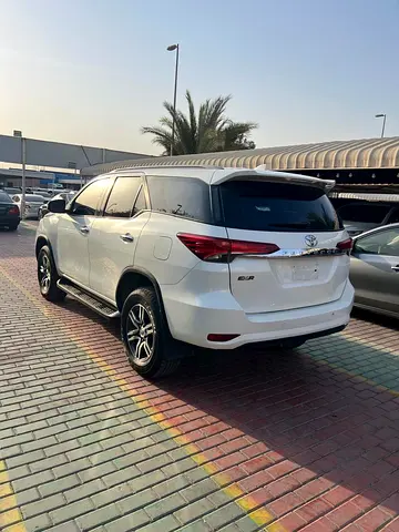 2019 Toyota FORTUNER — фото 4
