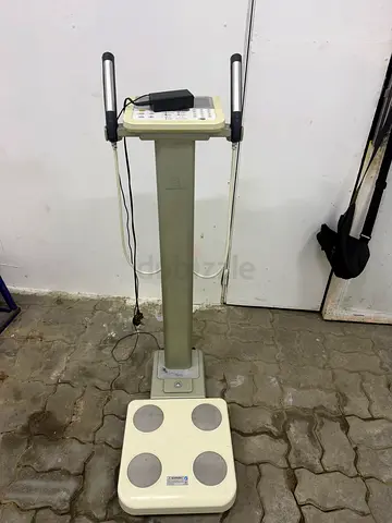 Used digital body fat / body composition scale with hand electrodes