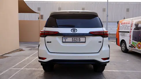 2017 Toyota FORTUNER — миниатюра 11