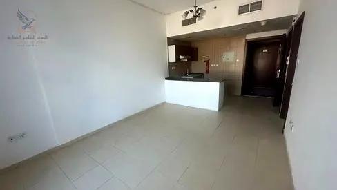 One-bedroom apartment with a living room, balcony, and private parking. Prime location, excellent s