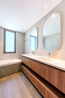 Beautifully Designed Villa with Private Backyard l Brand New l Kitchen Appliance Included