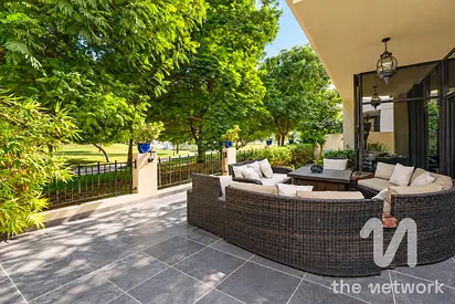Tranquil Park View | Single Row | Standalone
