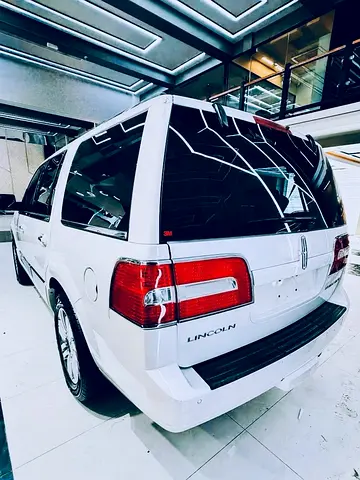 صورة 5 لـ 2014 Lincoln NAVIGATOR