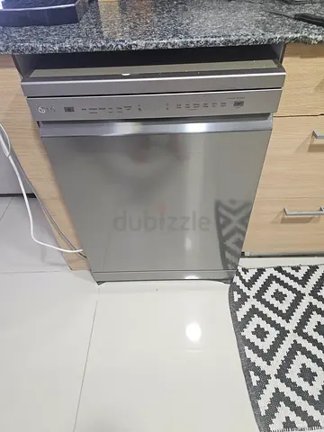 Slim stainless steel dishwasher - good working condition