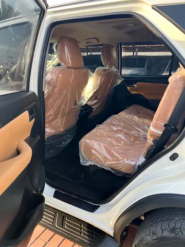 2019 Toyota FORTUNER — миниатюра 14