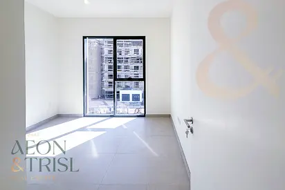 1 BR Corner Unit with Appliances I Community View