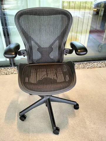 Herman Miller Aeron chair size B fully loaded