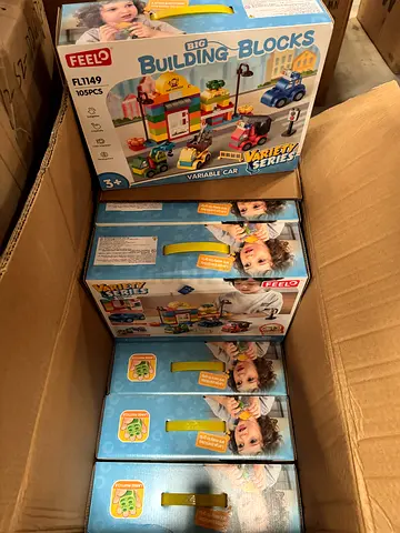 Wholesale toy lot – 883 new boxed toys