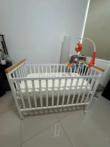Baby Crib with mattress (never used)