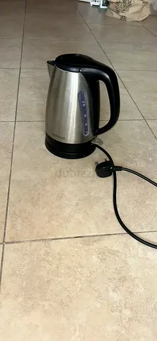 Stainless Steel Electric Kettle with Base - 1.7L (Used)
