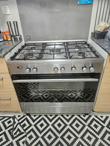 Stainless Steel 5-Burner Gas Cooker with Oven - Good Condition
