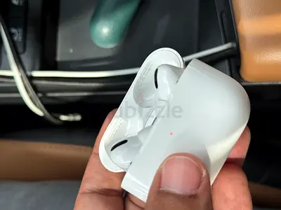 Apple AirPods Pro (1st gen) with wireless charging case - Good condition