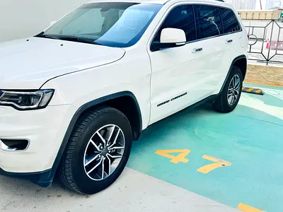 2019 JEEP GRAND CHEROKEE photo 2
