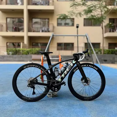 Trek Madone SL6 - Carbon Road Bike with Aeolus Deep-Section Wheels — Excellent Condition