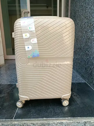 Beige hard-shell medium luggage with spinner wheels - Brand new