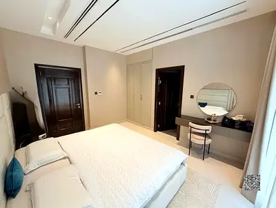 شامل مكيفات_كهرباء_ماء_ قابل للتفاوض_تملك حر Including AC,electricity,water-Negotiable_freehold