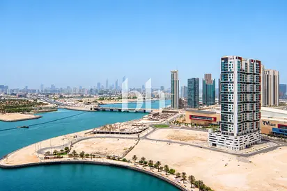 Modern Unit | Waterfront Living | Prime Area