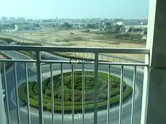 Bright 1 Bed Apartment | Balcony | Park & Road View