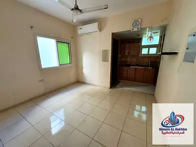استوديو في المجرة بمطبخ منفصل وتكييف إسبليت، في منطقة قريبة من الكورنيش والواجهة البحرية والأسواق والمطاعم والخدمات اليومية، مع صيانة كاملة قبل التسلي