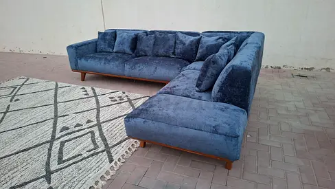 Luxury Corner Sofa

Give your home a luxury look with this elegant blue corner sofa. Modern design,