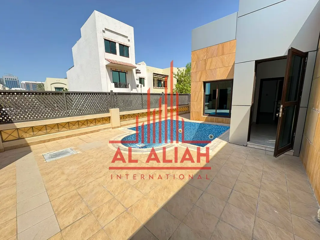 Luxurious 3BD Villa with Parking | Premium Location