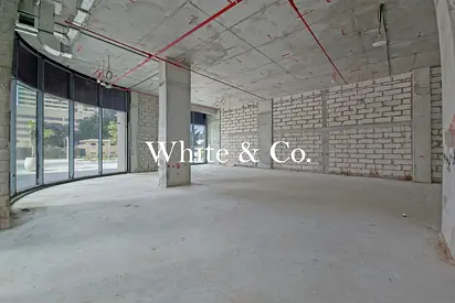 PRIME RETAIL UNIT | 11 PARKING | READY NOW