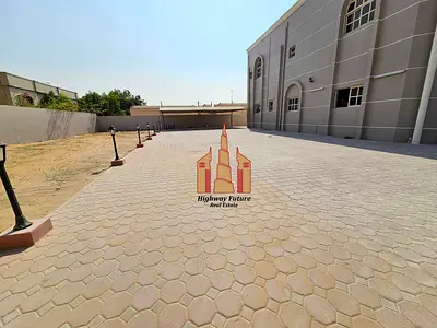7 Bed room 2 Hall Majlis Maids room 5 Master room big yard 6 parking near 311 road