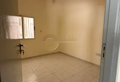 UNFURNISHED | FAMILY BUILDING | CLOSED KITCHEN