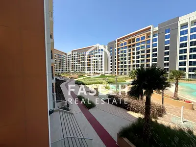 شقة في منتج خورفكان بالطوابق العلوية اطلالة جزئية بحر والمسبح اقساط الى 2029