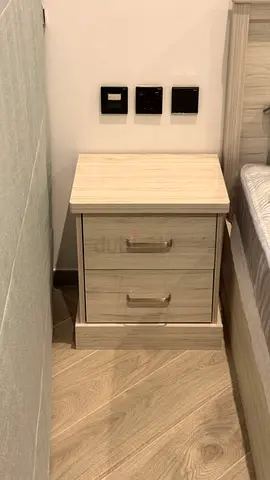 Light wood 2-drawer bedside table / nightstand