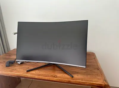 Samsung 32" Curved Monitor - Model
LU32R590CWE - Good Working Condition