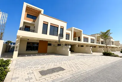 Your Dream Family Home Near the Lagoon | 4BR Townhouse | Back to Back