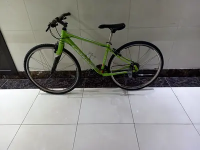 Green hybrid/commuter bicycle - medium frame, good condition