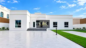 4 BR Single Story l Spacious Villa l Vacant