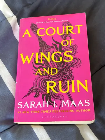 A Court of Wings and Ruin - Sarah J. Maas (paperback)