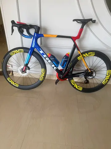 Trek Madone SLR 7 Gen (8) 900
series 2025 model
•Size 58
