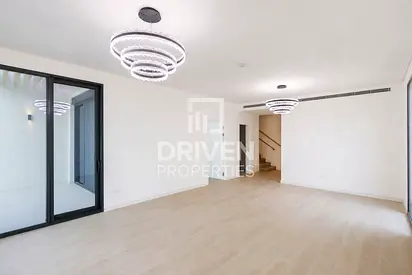 Close to Park | Corner Unit | Closed Kitchen