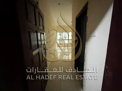 شقة غرفة وصالة للإيجار السنوي في الشويهين الشارقة – مساحات واسعة جداً، بلكونة، تكييف سبليت وغاز مركزي، وسعر مميز بالقرب من جميع الخدمات