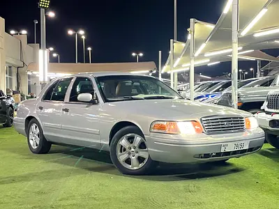 Ford Crown Victoria 2011 LX American Specs