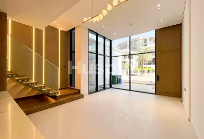 Private Pool | Open Plan | Private Lift