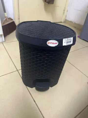 Plastic Step Bin with Pedal - Black, Used (Good Condition)