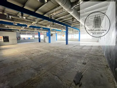 Showroom on a main street, 11,500 sq. ft. | 100 kW electricity supply.
